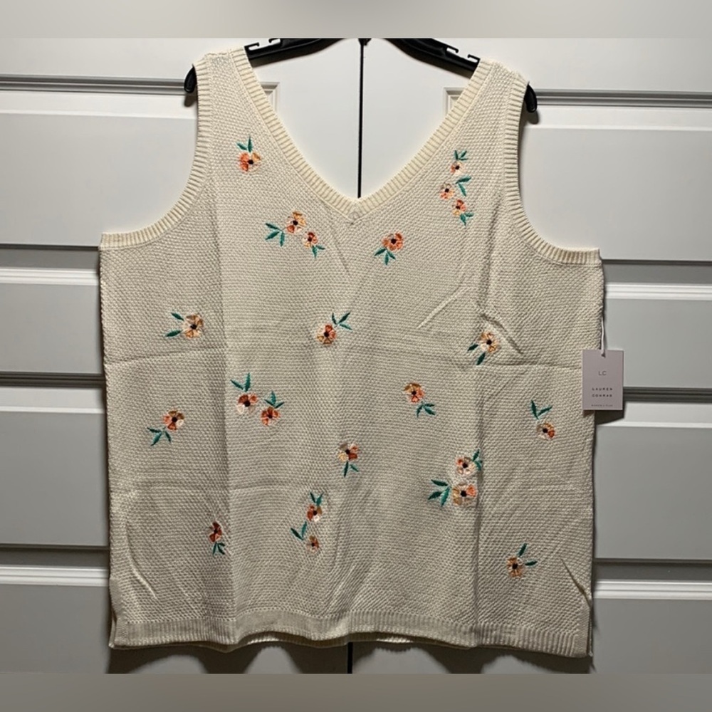 NWT - LC Lauren Conrad V Neck Floral Embroidery Tank - Size L